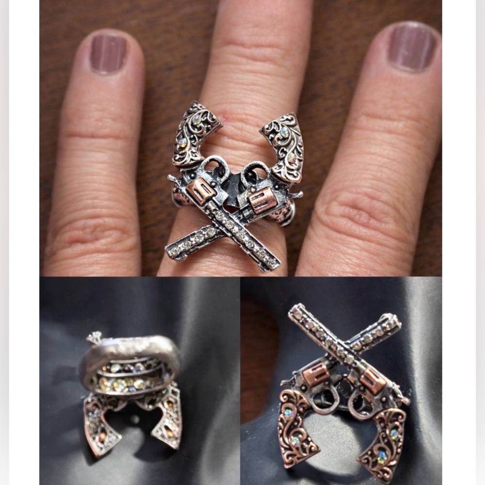 Vintage Style Da Vinci Western Crossed Pistols Statement Ring NWT